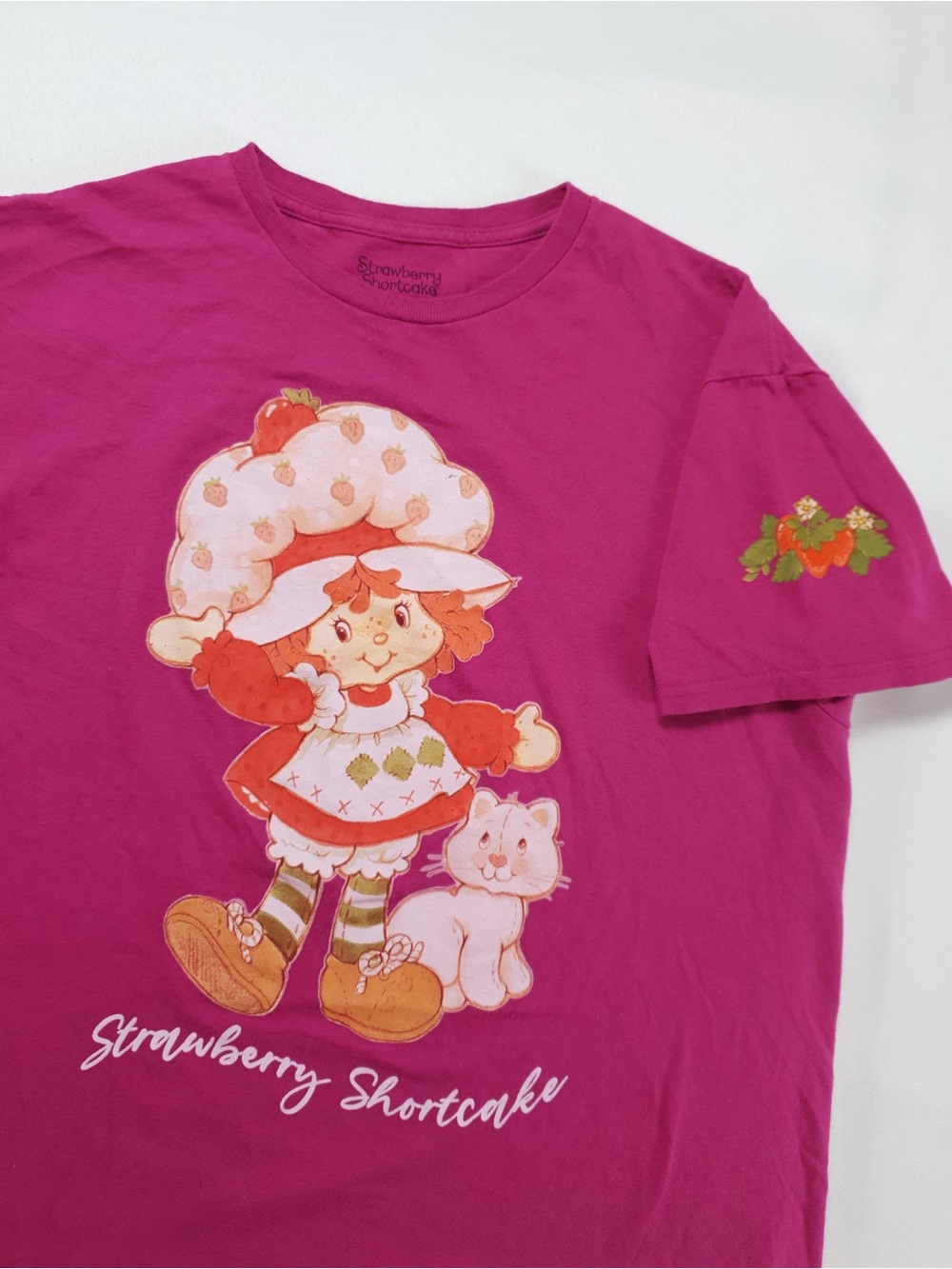 Strawberry Shortcake & Custard Women’s Size Large Graphic T-shirt Fuchsia